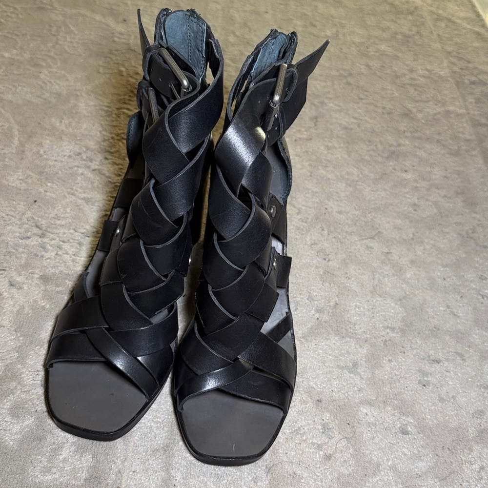Dolce Vita Black Leather Strappy Block Heel Sandals size 8 - Picture 2 of 7